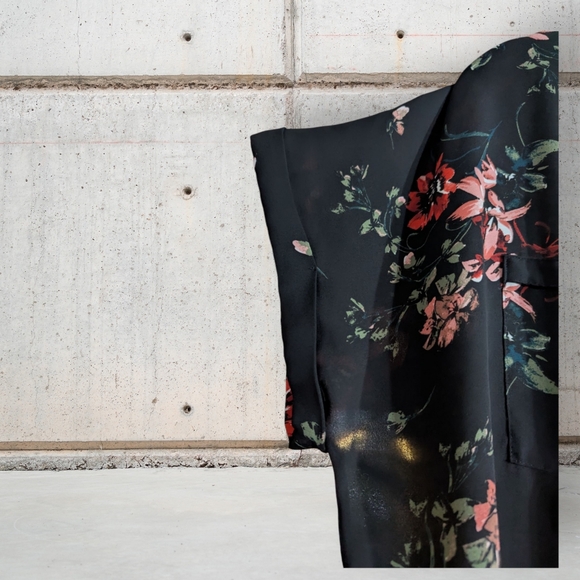 EUC Maurice's Floral Black Women's Top Size XXL - Picture 4 of 7